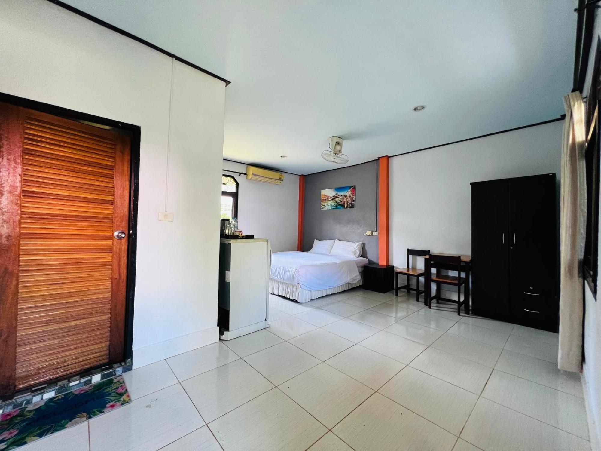 พรุกรม ลันตา เกสเฮ้าส์ Apartment เกาะลันตา ภายนอก รูปภาพ